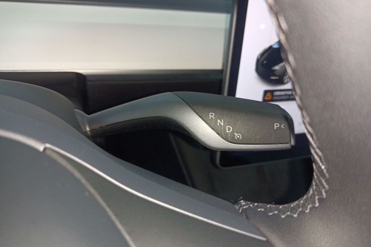 特斯拉 Model Y 2021款 标准续航后驱版中控内饰18