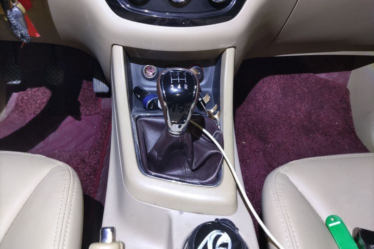 宝骏730 2014款 1.5L 手动舒适ESP版 7座中控内饰18