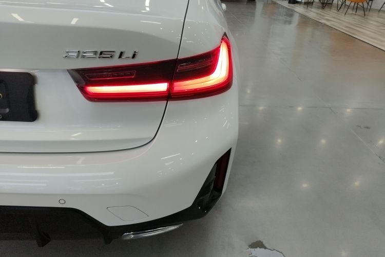 宝马3系 2025款 325Li M运动套装车身外观6006