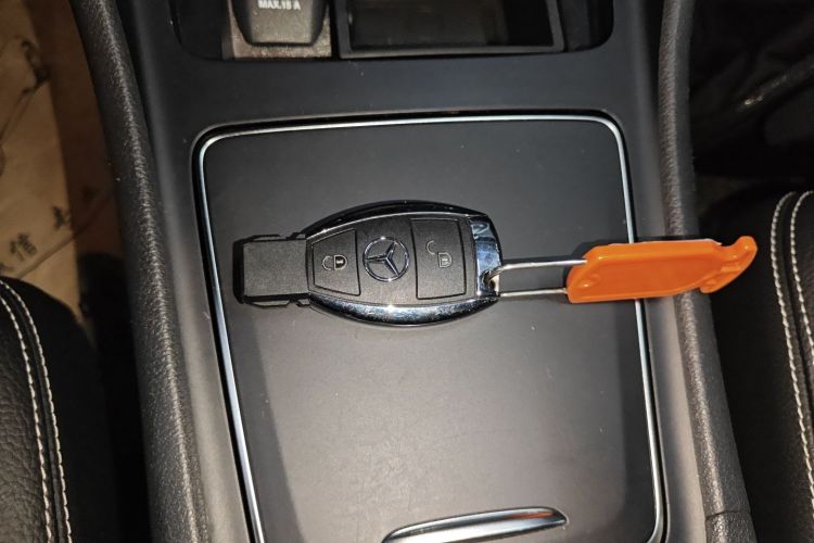 奔驰A级(进口) 2018款 A 200 动感型中控内饰11