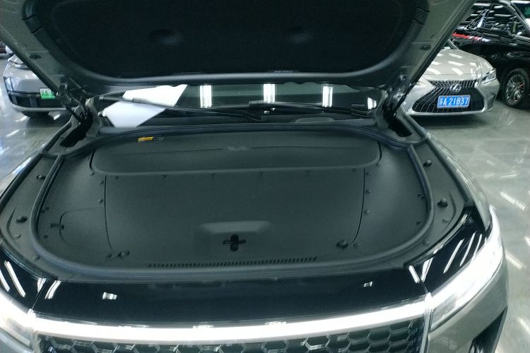 理想汽车 理想ONE 2021款 增程6座版机舱底盘24