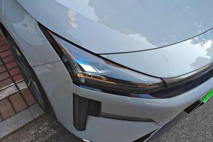 吉利银河 银河L6 2025款 EM-i 140km 星舰版车身外观8