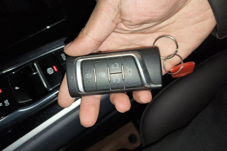 广汽传祺 传祺M8 2021款 领秀系列 390T 至尊版中控内饰7001