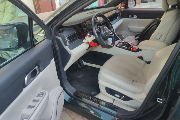 理想汽车 理想ONE 2021款 增程6座版中控内饰20