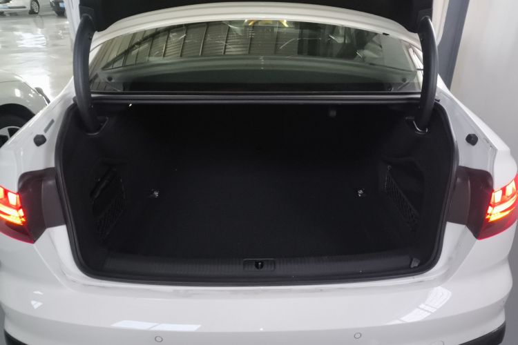 奥迪A4L 2020款 40 TFSI quattro 豪华动感型局部细节23