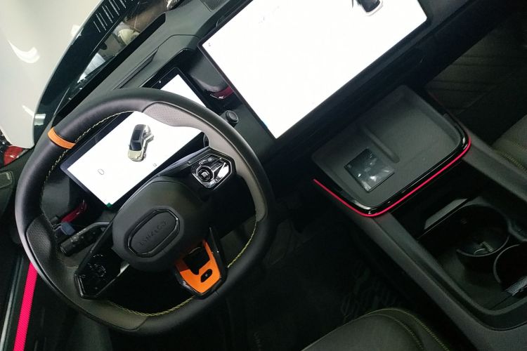 领克08 EM-P 2023款 120km 长续航Halo中控内饰18