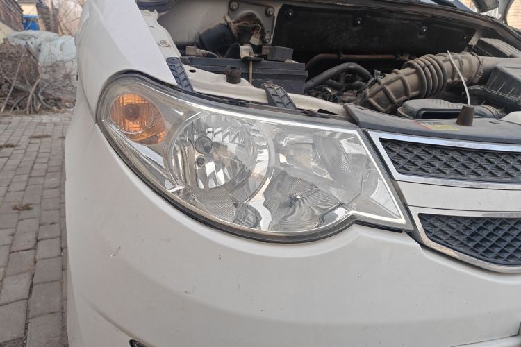 五菱汽车 五菱宏光 2016款 1.5L S舒适型车身外观8