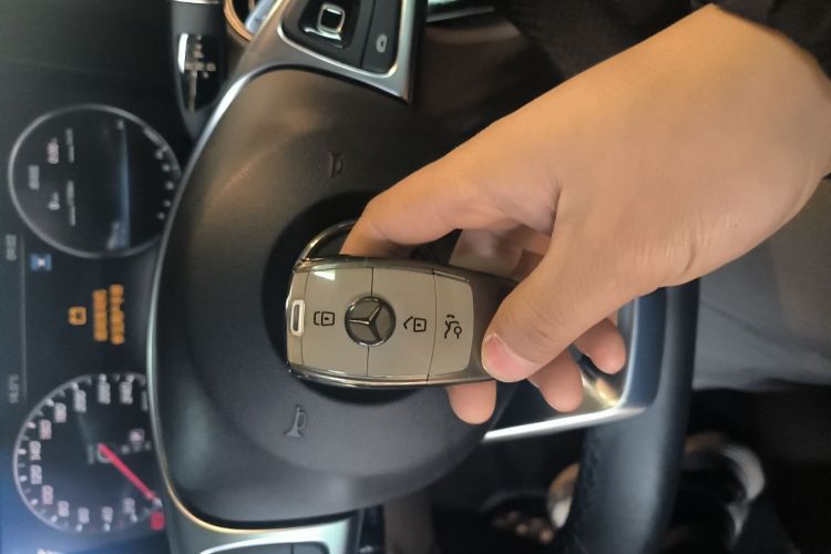 奔驰E级 2018款 E 300 L 运动豪华型中控内饰7001