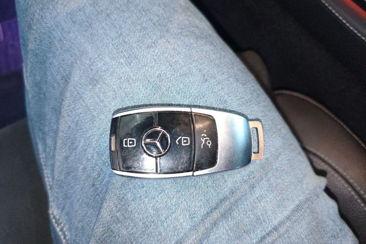 奔驰E级 2017款 E 200 运动型中控内饰7001