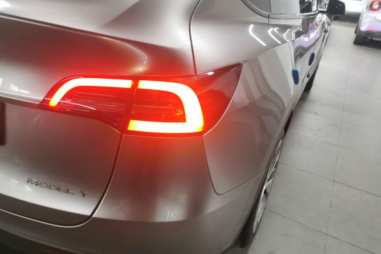 特斯拉 Model Y 2022款 改款 后轮驱动版车身外观9