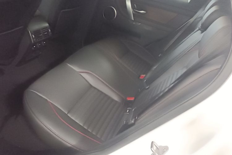 路虎 发现运动版 2023款 249PS R-Dynamic S 性能版中控内饰21