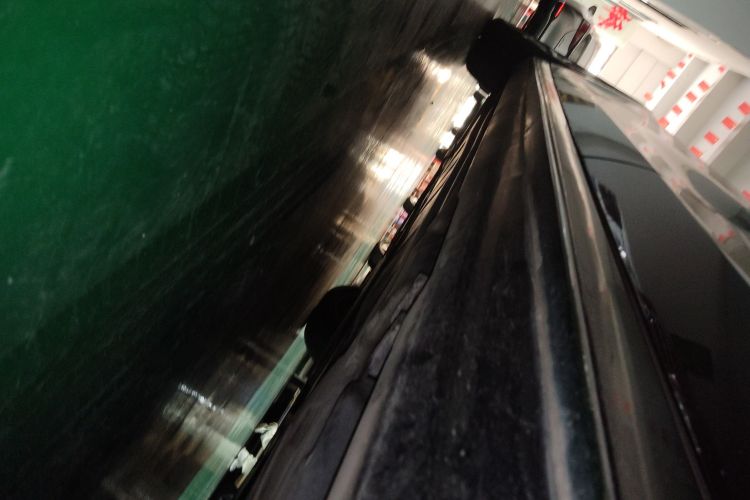 奔驰E级新能源 2023款 E 350 e L 插电式混合动力运动轿车局部细节9002