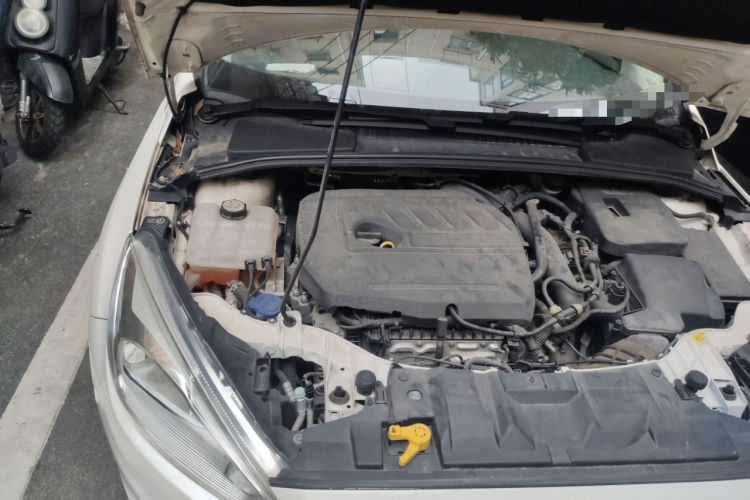 福特 福克斯 2015款 三厢 EcoBoost 180 自动旗舰型局部细节9006