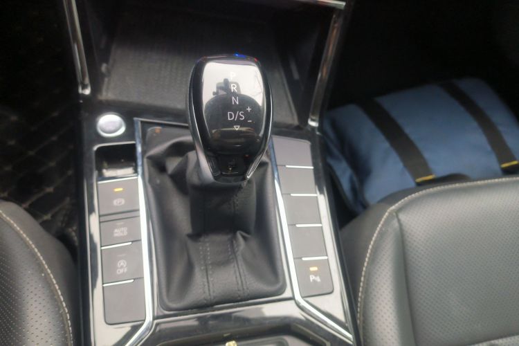 大众 帕萨特 2025款 出众款 380TSI 龙腾版中控内饰18