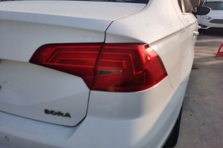 大众 宝来 2017款 1.6L 自动舒适型车身外观9