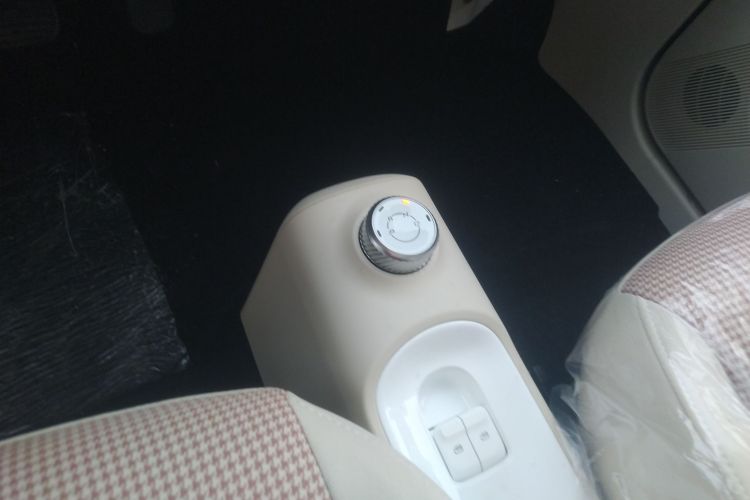 五菱汽车 宏光MINIEV 2024款 第三代 215km 青春版中控内饰18