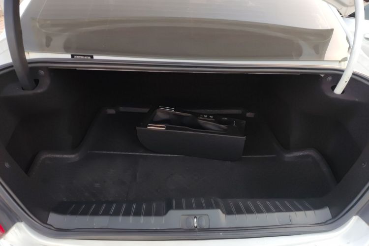 标致308 2014款 乐享版 经典 1.6L 手动优尚型机舱底盘23