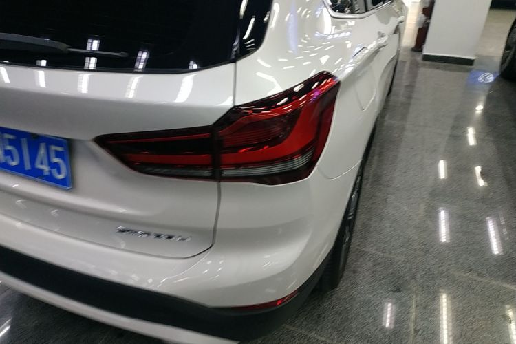 宝马X1 2022款 sDrive25Li 领先型车身外观6006