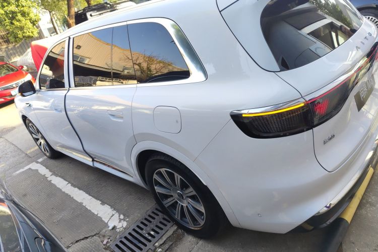 鸿蒙智行 问界M8 2025款 纯电 Max+ 五座长续航版车身外观6003