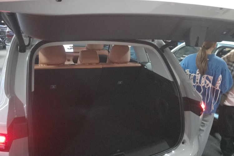 零跑汽车 零跑C10 2026款 605激光雷达版机舱底盘23