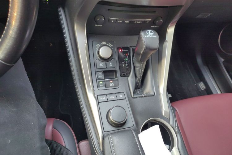 雷克萨斯NX 2015款 300h 前驱 锋尚版中控内饰18