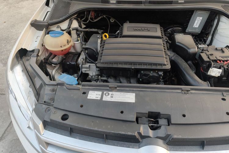 大众 桑塔纳 2015款 1.4L 手动风尚版机舱底盘25