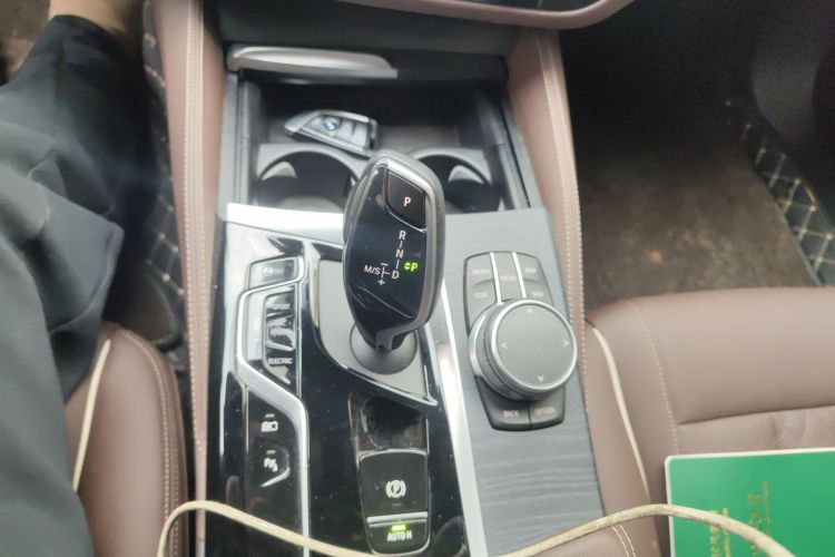 宝马5系新能源 2021款 535Le M运动套装中控内饰18