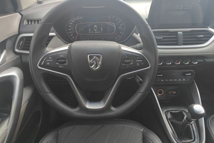 宝骏510 2017款 1.5L 手动时尚型中控内饰13