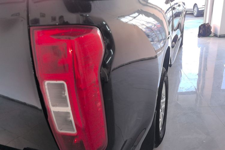 长城 炮 2019款 2.0T商用版手动柴油两驱精英型长箱GW4D20M车身外观9