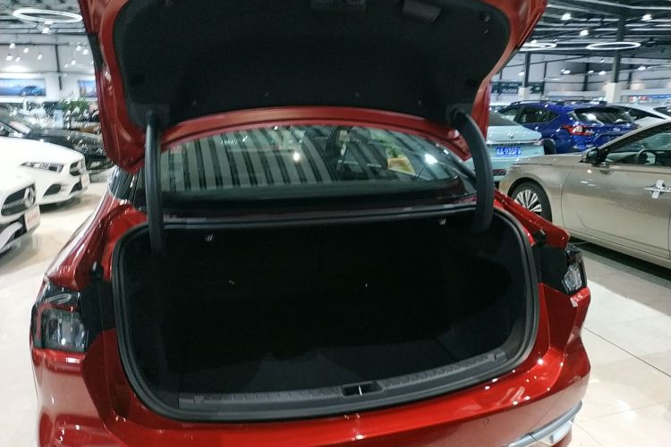 福特 蒙迪欧 2025款 2.0T EcoBoost 至尊型机舱底盘23