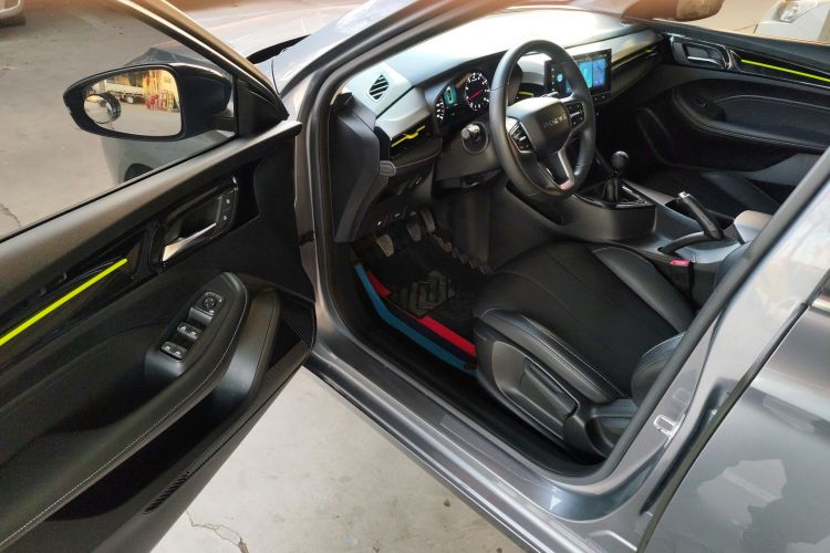 荣威i5 2021款 1.5L 手动钻石版中控内饰20