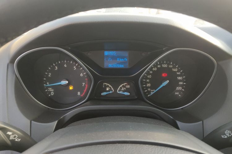 福特 福克斯 2015款 三厢 1.6L 自动风尚型中控内饰14