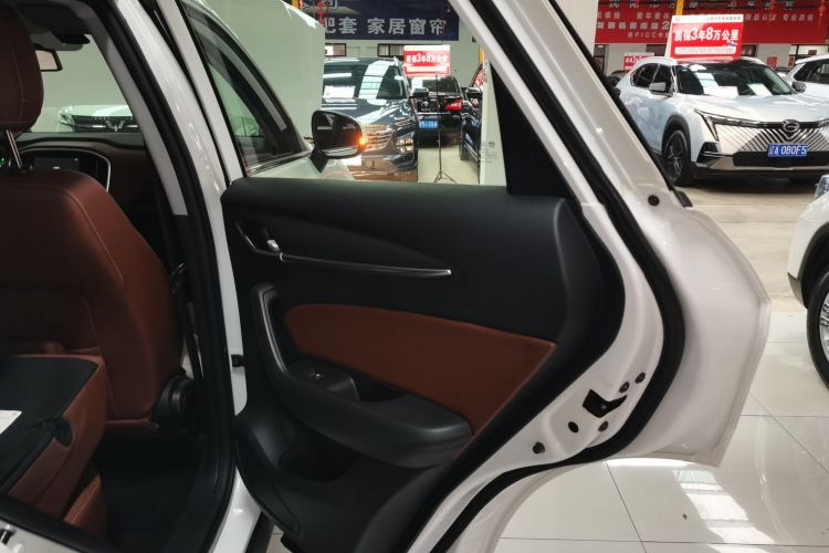 中华V6 2018款 1.5T 自动豪华型中控内饰45