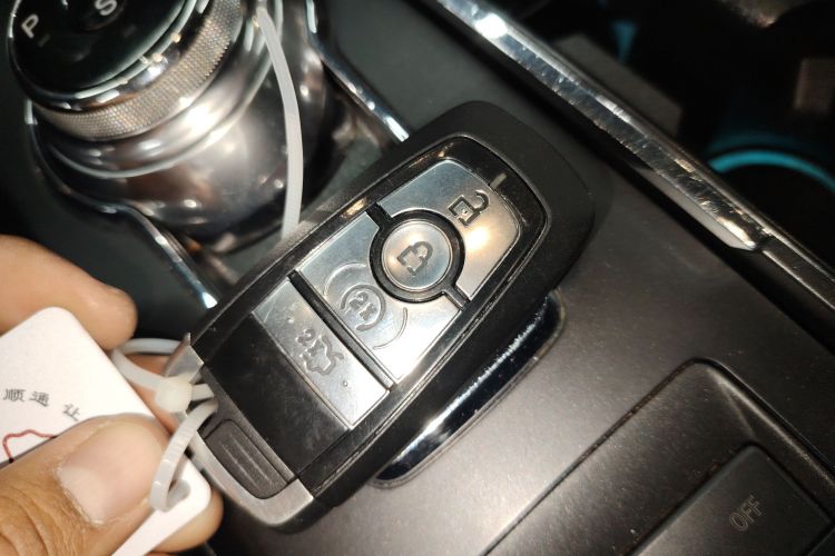 福特 蒙迪欧 2017款 改款 EcoBoost 180 豪华型中控内饰11