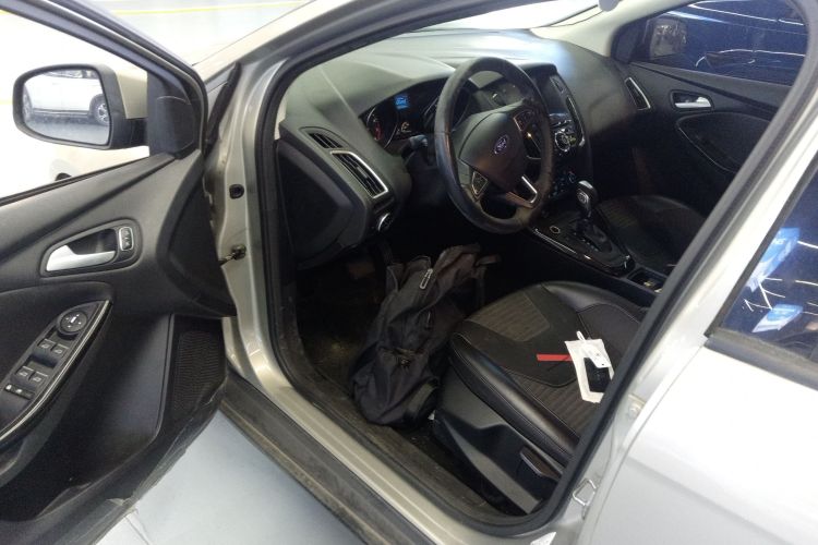 福特 福克斯 2015款 三厢 EcoBoost 125 自动超能风尚型中控内饰20