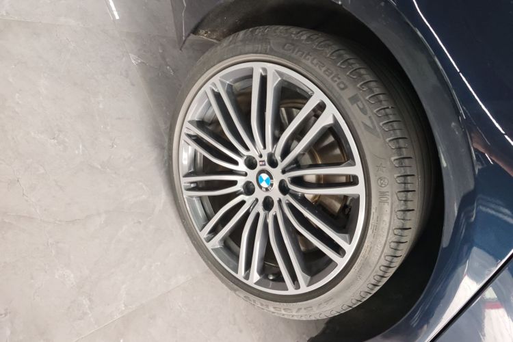 宝马5系 2018款 530Li xDrive M运动套装车身外观6008