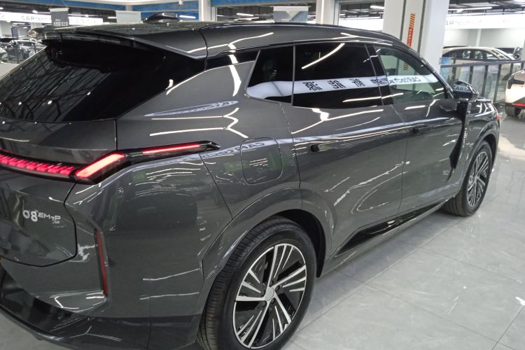 领克08 EM-P 2025款 120km 长续航Halo车身外观7