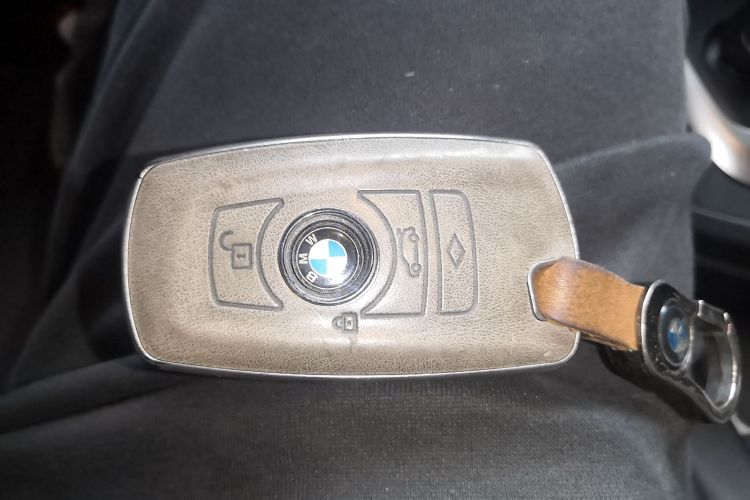 宝马3系 2018款 318Li中控内饰11