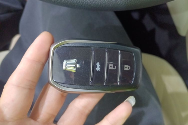 丰田 皇冠 2018款 2.0T 先锋版中控内饰11