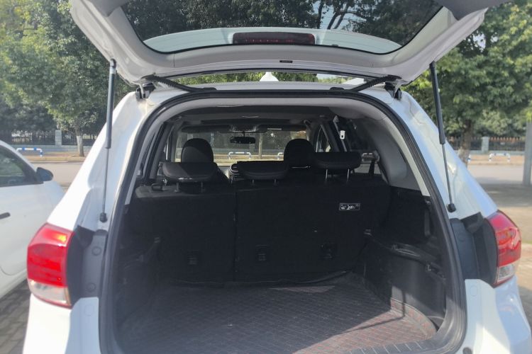 哈弗H6 2016款 升级版 1.5T 手动两驱都市型机舱底盘23