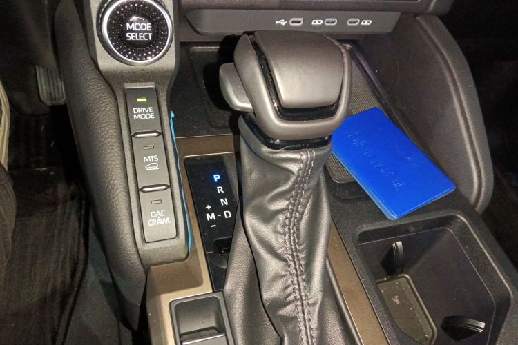 丰田 普拉多 2024款 2.4T 悍野WX版 6座局部细节18