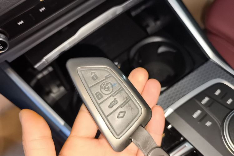 宝马3系 2025款 330Li M运动曜夜套装中控内饰11