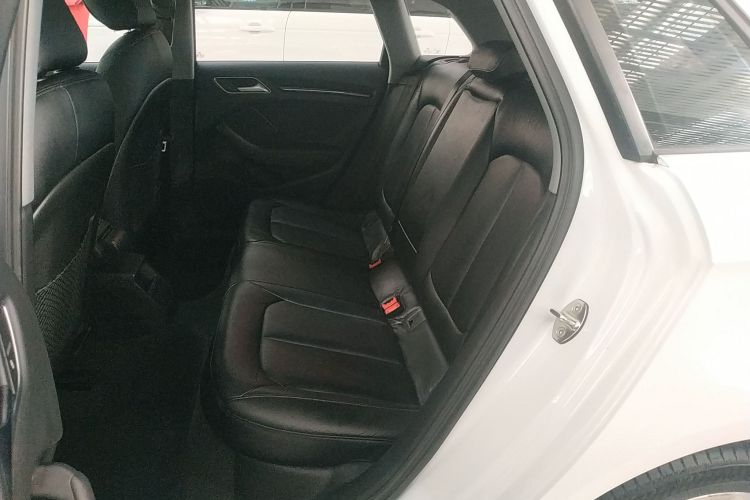 奥迪A3 2018款 30周年年型 Sportback 35 TFSI 时尚型中控内饰21