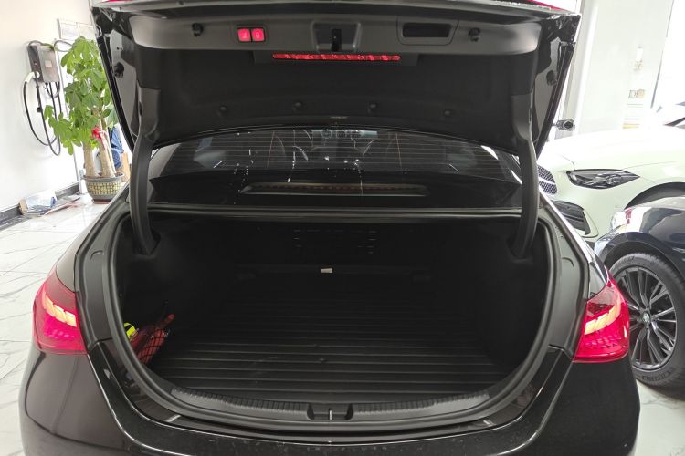 奔驰C级 2025款 C 260 L 皓夜运动版局部细节23