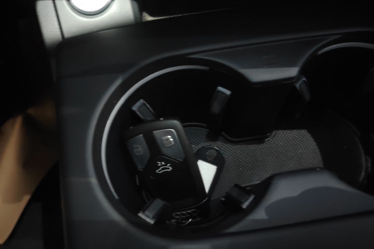 奥迪A4L 2022款 40 TFSI 时尚动感型中控内饰11