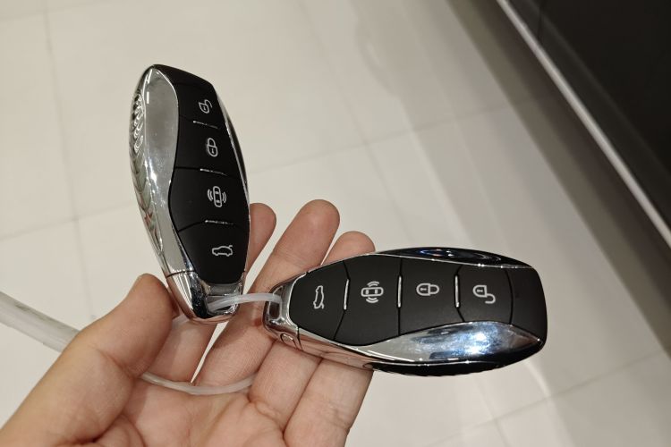 红旗H5 PHEV 2025款 170 超混版中控内饰7001