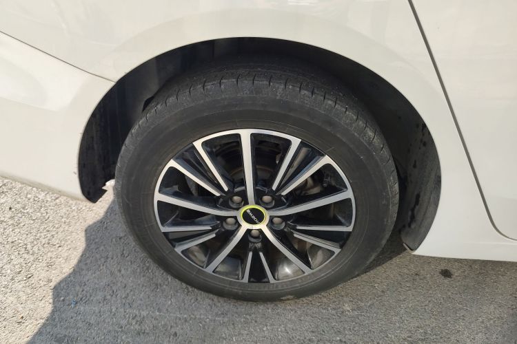 荣威i5 2021款 1.5L CVT铂金版车身外观6008