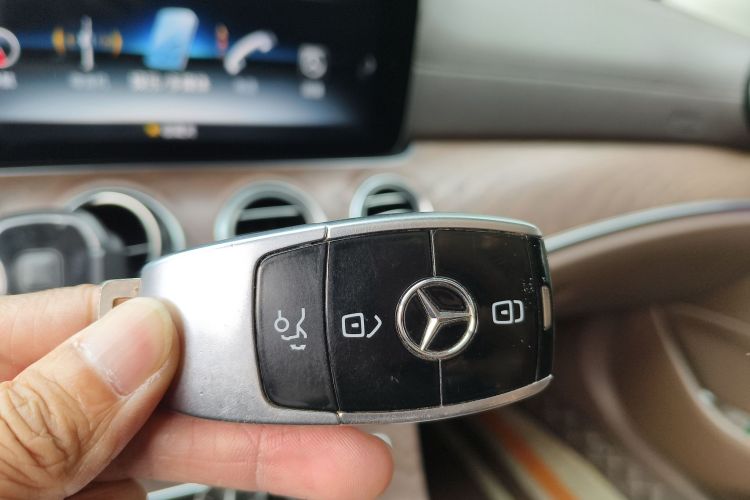 奔驰E级 2019款 E 260 L中控内饰11