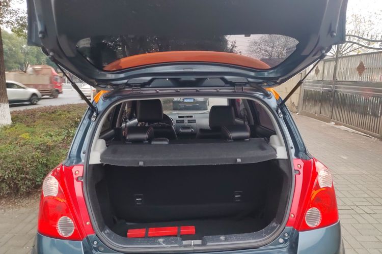 铃木 雨燕 2016款 1.5L 手动时尚型酷玩版局部细节23