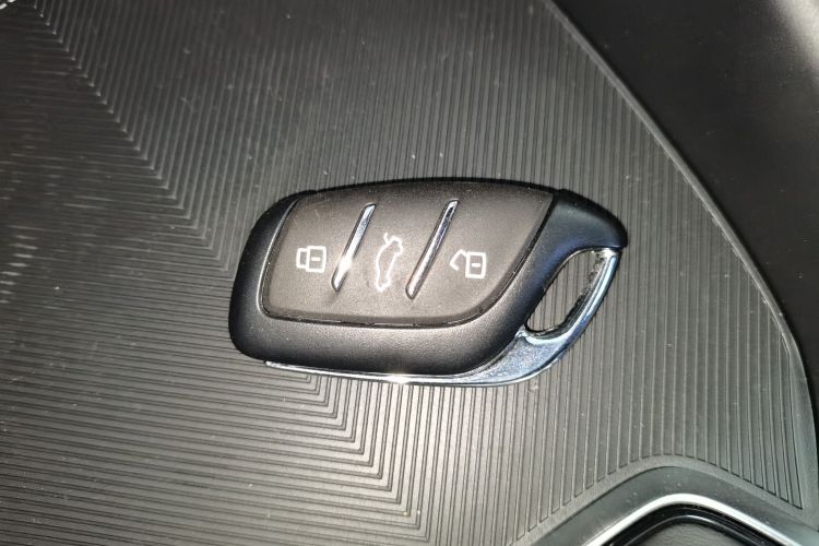 名爵 MG5 2025款 180DVVT 全球抢先版中控内饰11